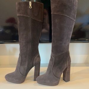 Never worn BCBG suede boots sz 8